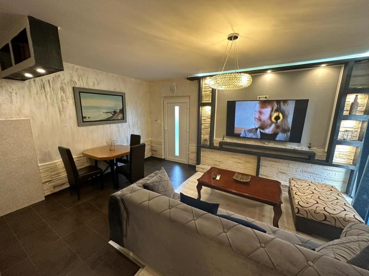 Apartments Teodora ヴィルパザル エクステリア 写真
